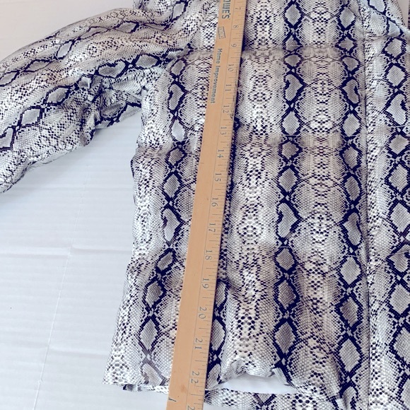 Buddy Love Addison Puffer Snake Skin Jacket, zip and snap print - Picture 8 of 11